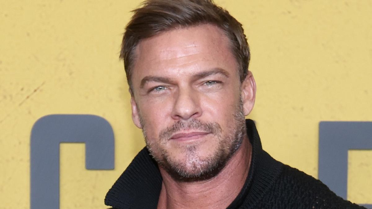 Alan Ritchson Is Unrecognizable in New Photo After Bold Hair Transformation