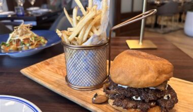 Burger pops with flavor in Ann Arbor’s newest French bistro La Serre