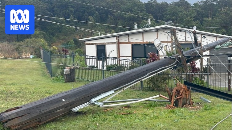 Search resumes for woman missing in floodwater in NSW Hunter region