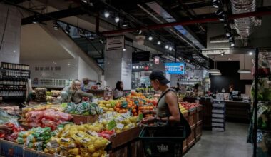 US import prices rebound in July on higher consumer goods costs