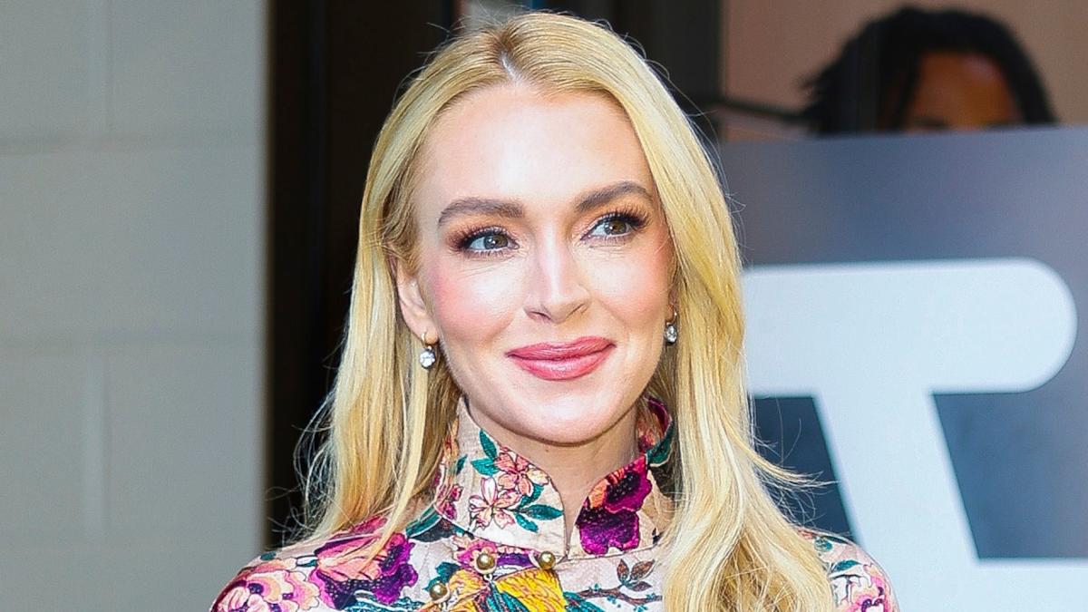 Lindsay Lohan Fans ‘Obsessed’ With Latest Look: 'Most Beautiful Woman Ever'