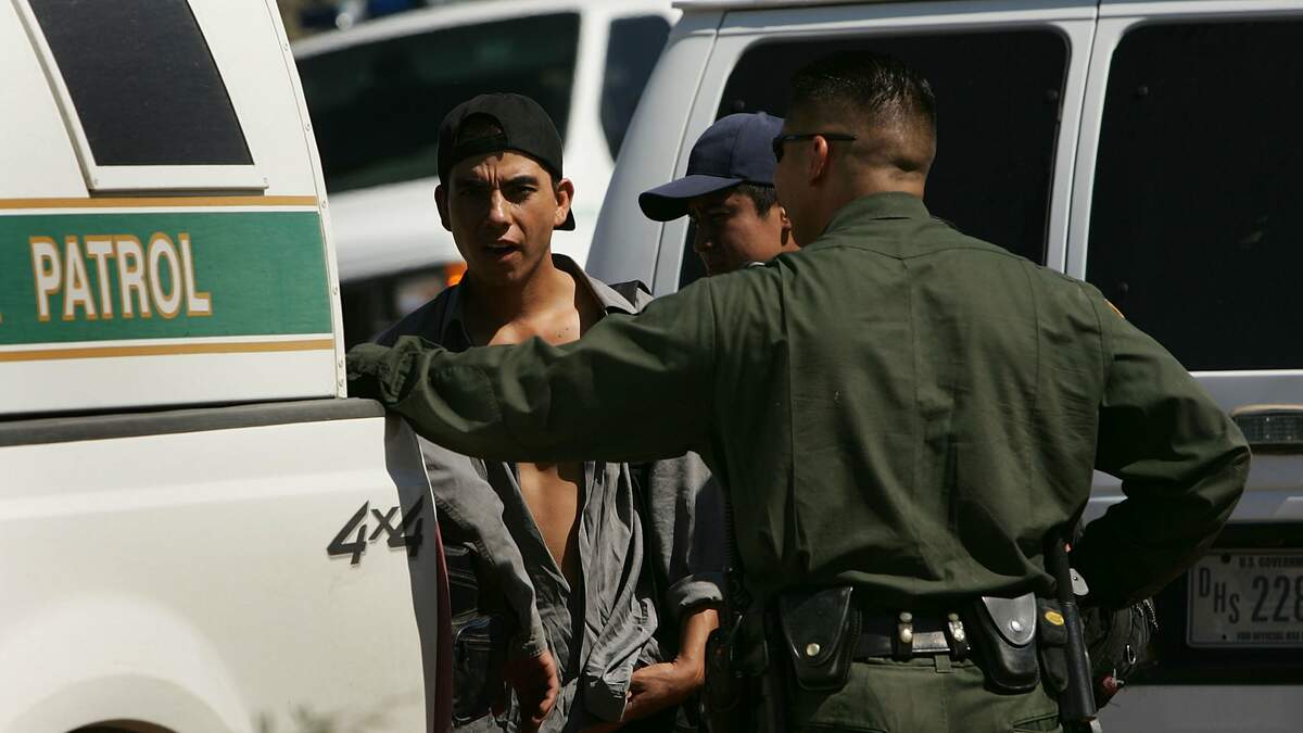 Report: Border Patrol Agents Fail Migrants Screening | STAR 94.1