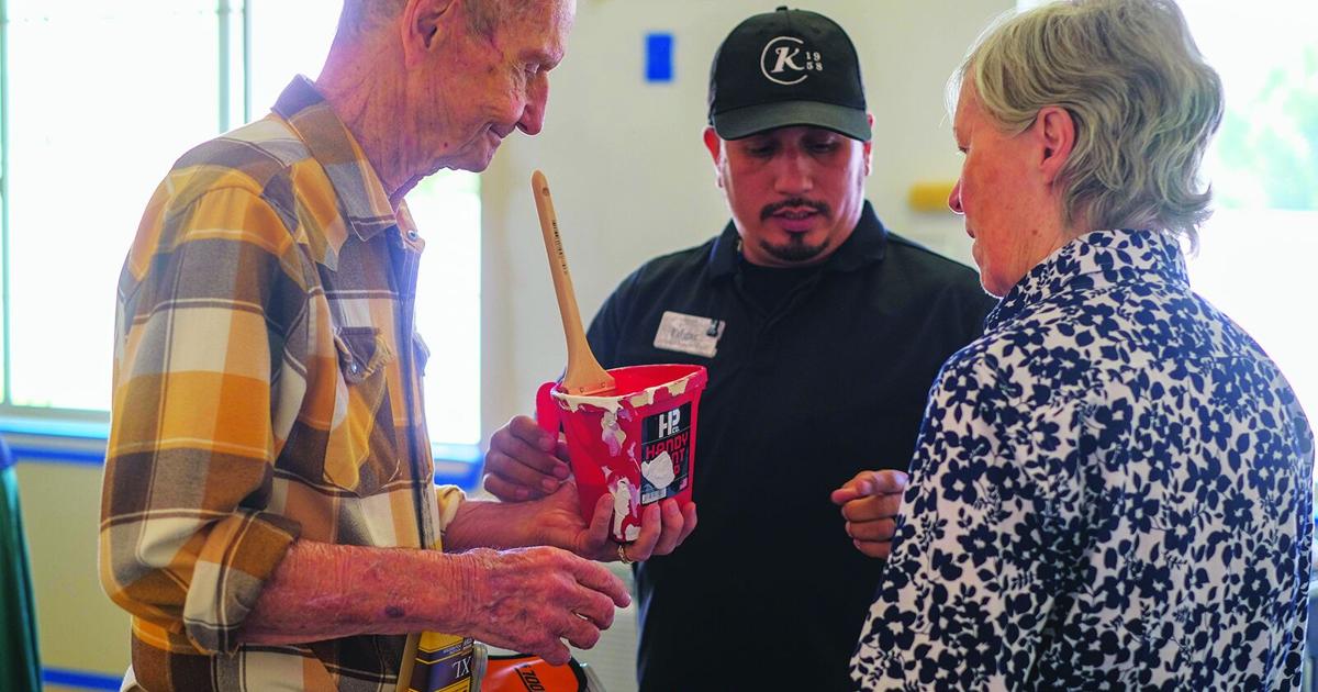 Scottsdale handyman, memory care residents bond | Neighbors