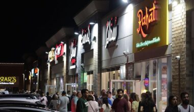 Ridgeway Plaza injunction helps Mississauga, Peel police temporarily stop large gatherings, excessive noise - Toronto Star