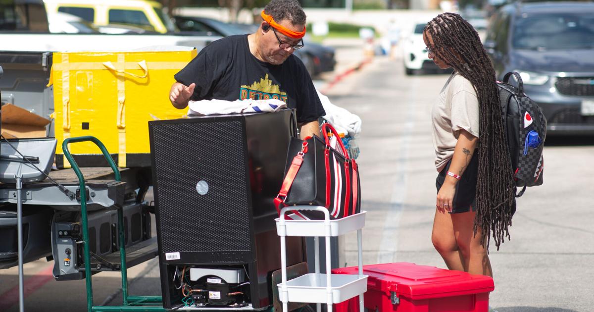 Photos: Maverick move-in mayhem | Multimedia