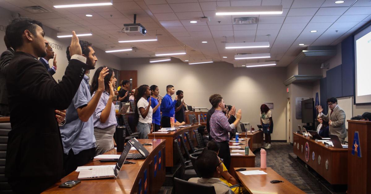 Student Senate swears in new members, introduces six resolutions | Campus