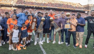 Notes: '04-05 Illinois basketball reunites at football season opener | Sports