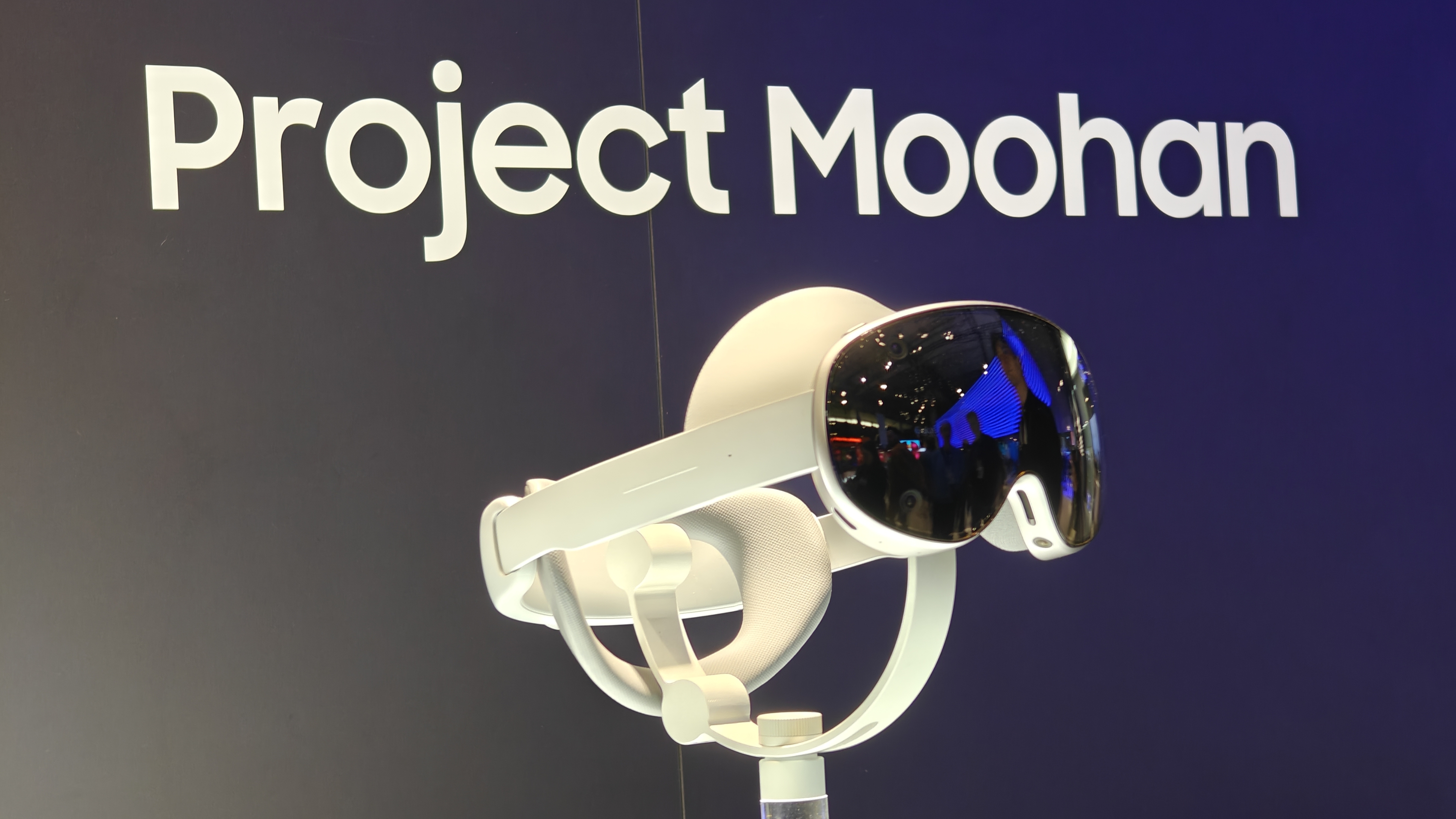 Samsung Project Moohan on display