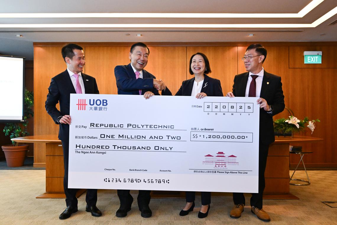 (From left) Mr Lionel Yeo Hung Tong, Vice-Chairman of Donation & Charity Sub-Committee, The Ngee Ann Kongsi, Mr Chia Chor Meng, President of The Ngee Ann Kongsi, Ms Jeanne Liew, Principal and CEO of Republic Polytechnic and Mr Ashley Chua, Senior Director of Student Services, Republic Polytechnic at MOU Signing and Cheque Presentation Ceremony.