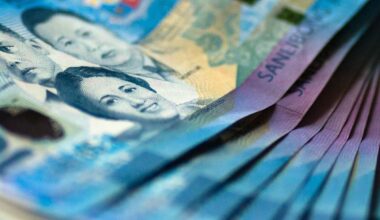 Emerging Markets Trim Gains as US Threatens to Hike India Tariff