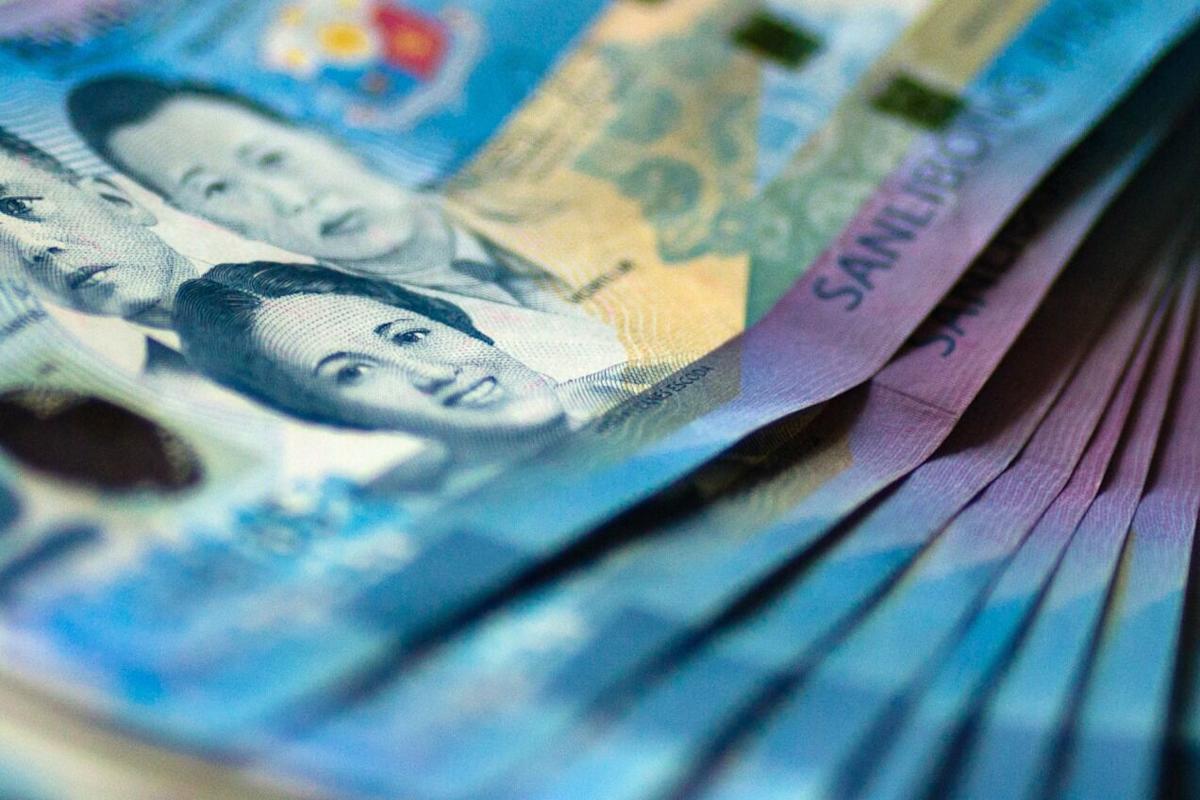 Emerging Markets Trim Gains as US Threatens to Hike India Tariff
