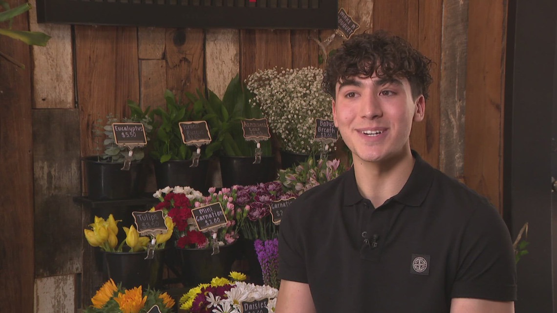 Teen entrepreneur innovates with coffee and flowers at Stemistry