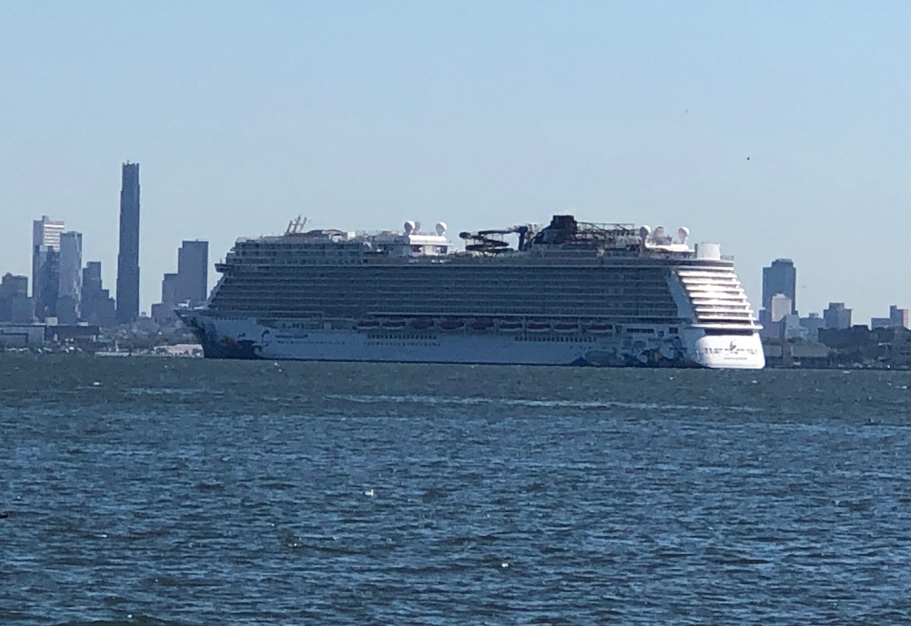 Hurricane Erin stalls Norwegian Cruise Line ship in NYC waters