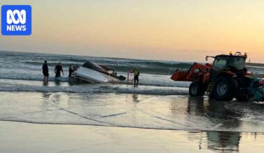 Man dies, others rescued as fishing boat capsizes at Mooloolaba