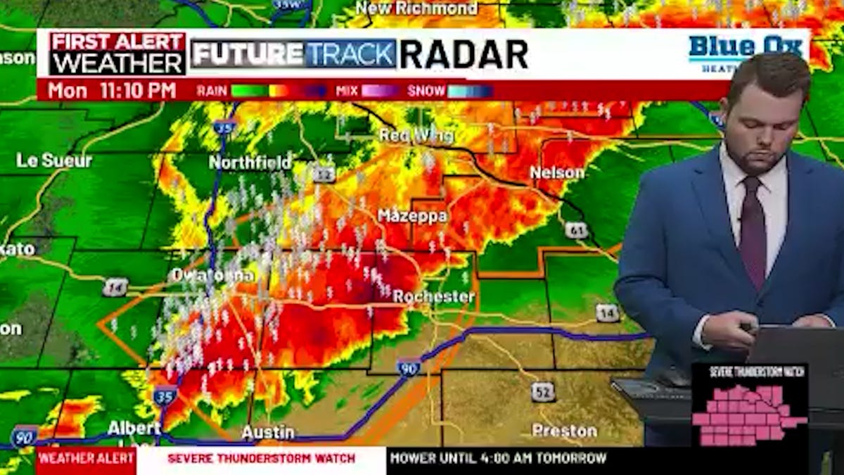 TV meteorologist texts family during severe weather forecast