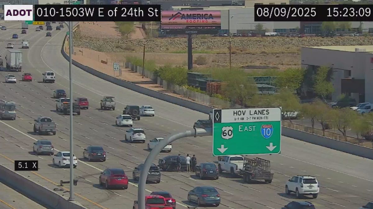 Fatal crash closes eastbound lanes of Interstate 10 in Phoenix
