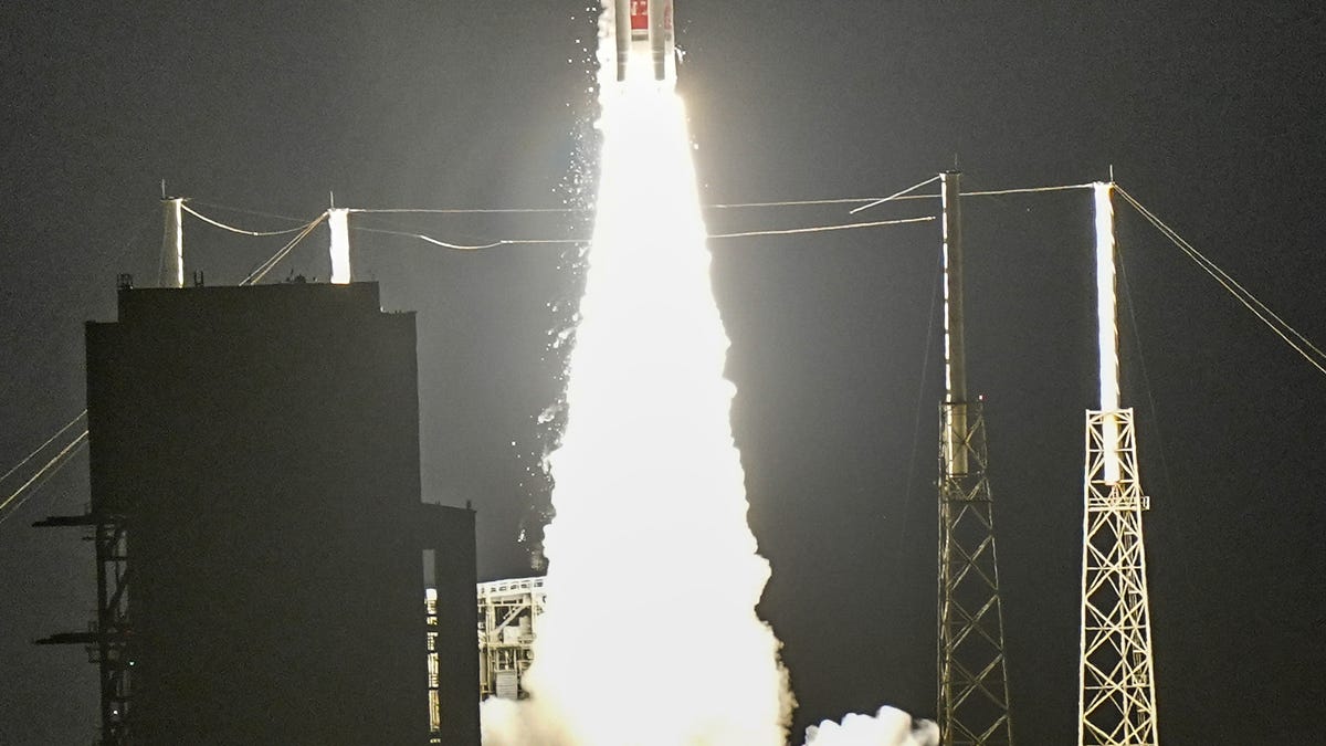 USSF-106 mission launches from Cape Canaveral, Florida