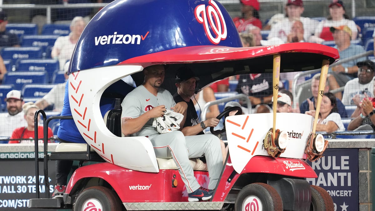 Phillies closer hurt vs Nationals