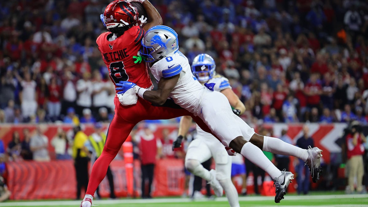Texans trade John Metchie to the Eagles