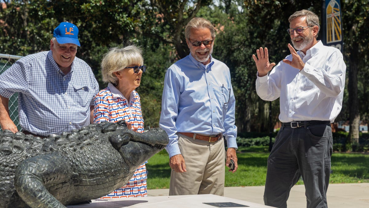 Lake Wales sculptor's alligator installed on UF campus