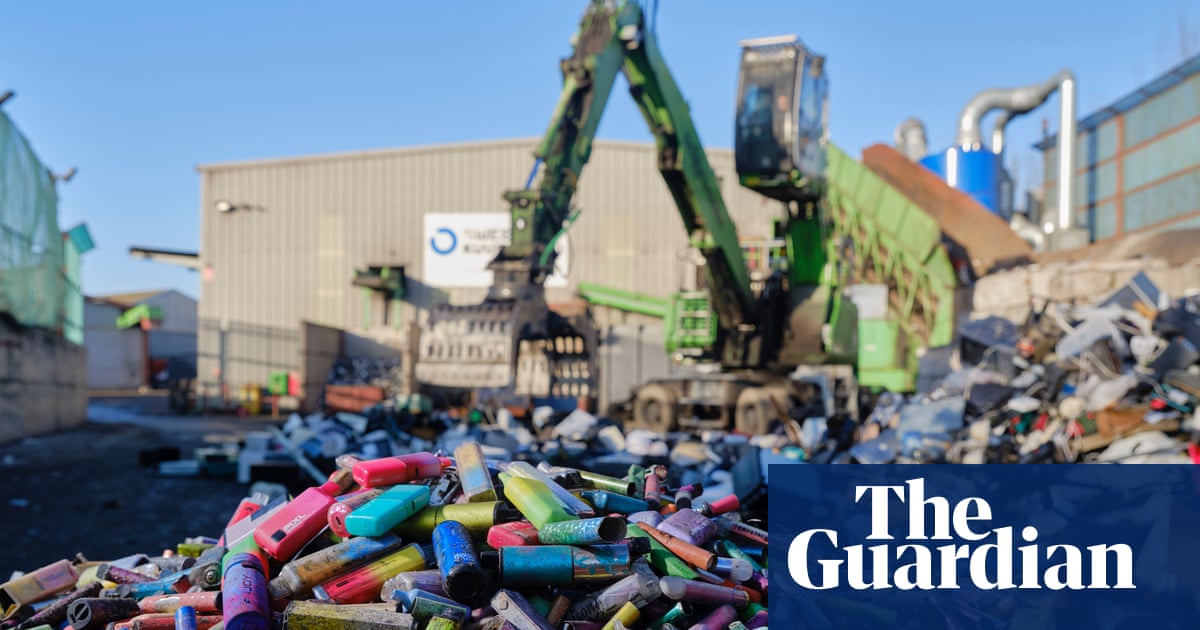 Vape sellers to pay disposal costs under plans to end UK’s ‘throwaway culture’ | Recycling