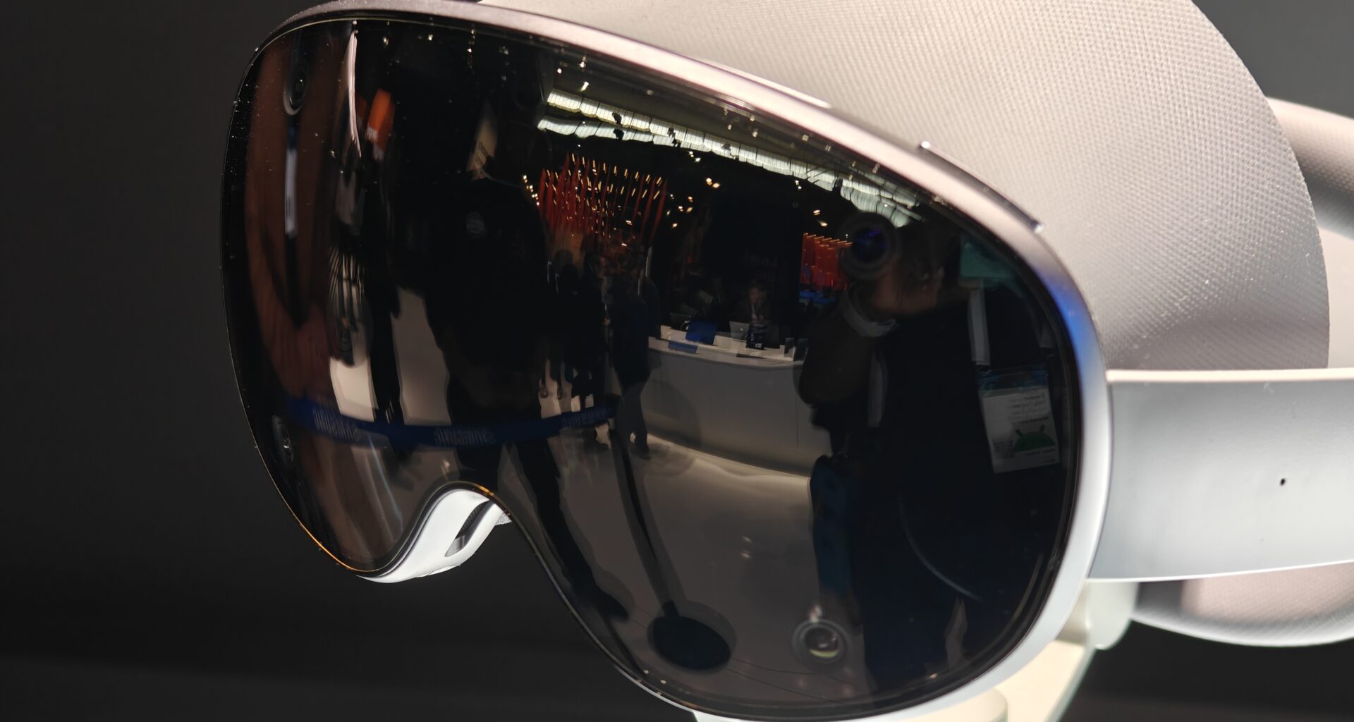 Samsung Project Moohan on display