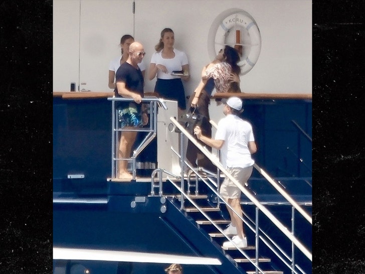 jeff bezos lauren sanchez leo dicaprio vittoria ceretti bg 4