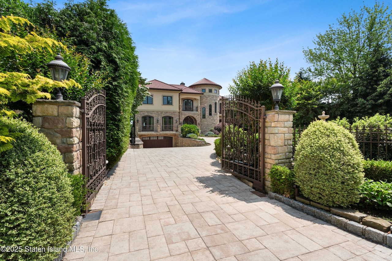 40 Wakefield Road, Eltingville