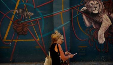 Mobile internet gets cheaper | eKathimerini.com