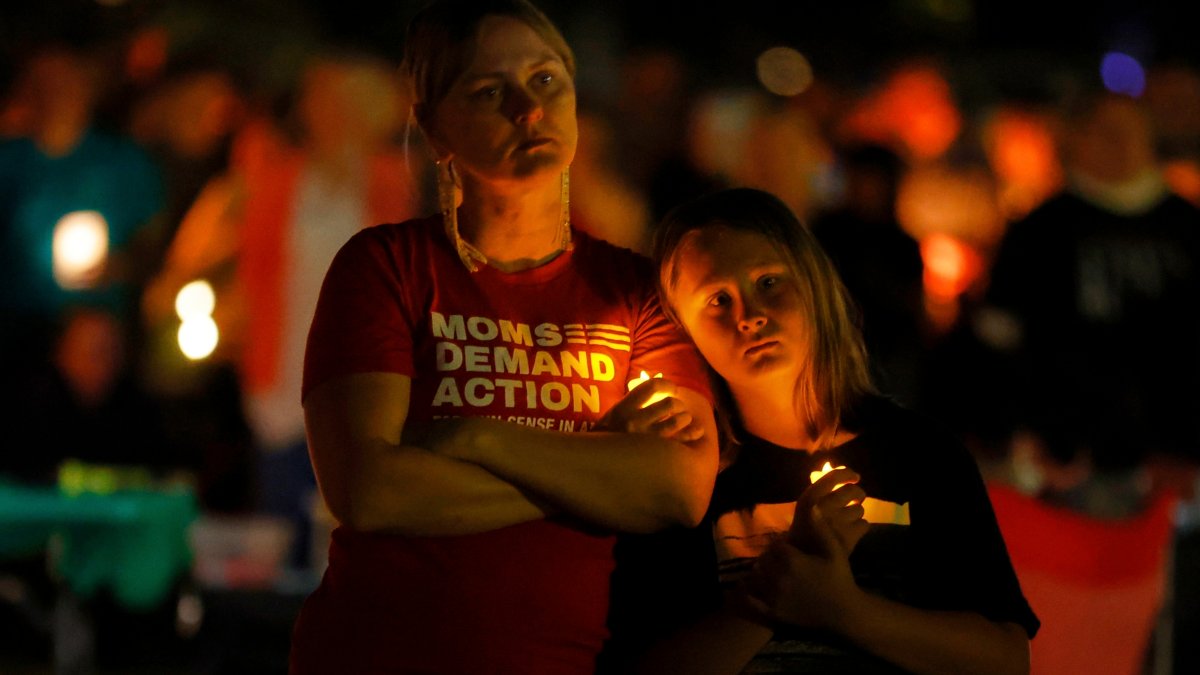 Hundreds honor victims of Minneapolis Catholic school shooting – NBC Los Angeles