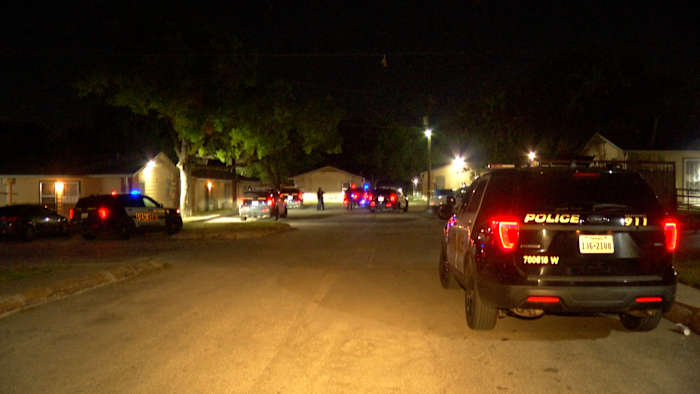 Woman stabs boyfriend multiple times after finding explicit video on his cellphone, SAPD says