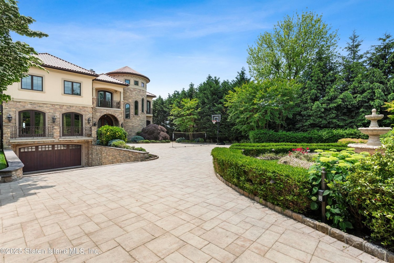 40 Wakefield Road, Eltingville