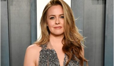 Alicia Silverstone Doesn't 'Wanna Mess Up' Clueless With Reboot