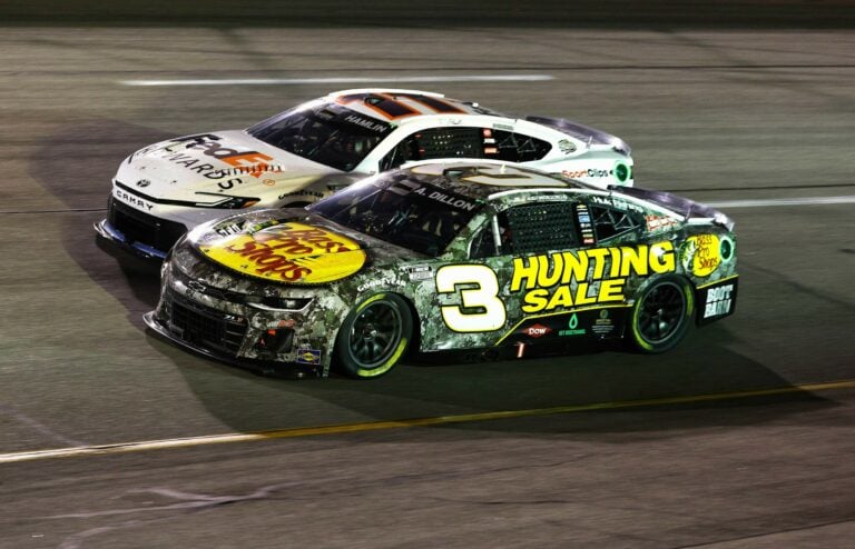 Austin Dillon, Denny Hamlin - Richmond Raceway - NASCAR Cup Series (1)