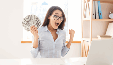 7 smart money moves successful people make before 40, according to experts