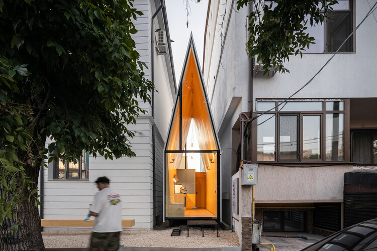 The Chapel Jewel-Box Intervention / Vinklu - Exterior Photography