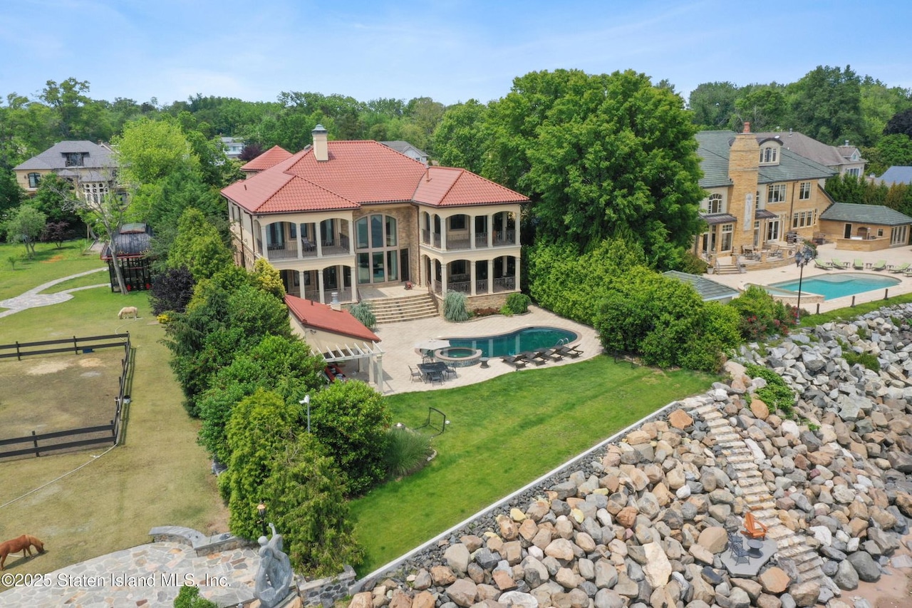 Staten Island Home of the Week | $5.95M beachfront property: Hamptons-style living in NYC