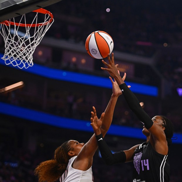 Golden State Valkyries' Temi Fagbenle (14) shoots past Atlanta Dream's Naz Hillmon (00) in the first quarter of their WNBA game at Chase Center in San Francisco, Calif., on Sunday, Aug. 17, 2025. (Jose Carlos Fajardo/Bay Area News Group)