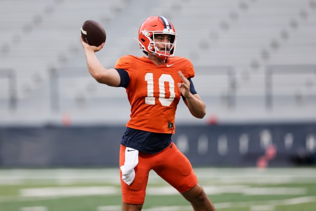 Illinois quarterback Ethan Hampton throws a pass during practice at Memorial Stadium on Aug. 7, 2025, in Champaign. (Armando L. Sanchez/Chicago Tribune)