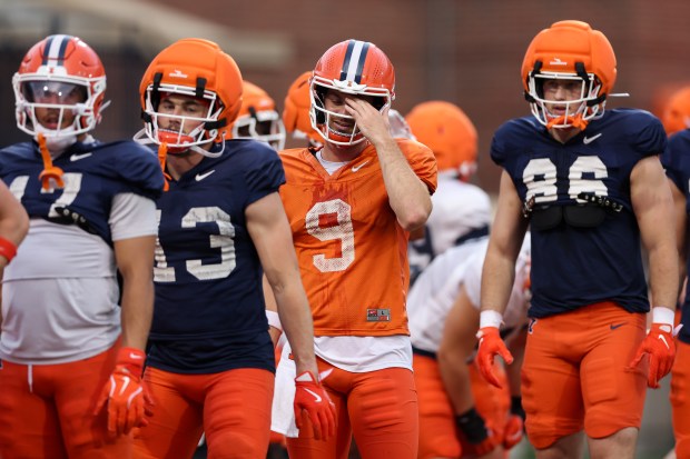 Illinois quarterback Luke Altmyer (9) wipes sweat from his head during practice at Memorial Stadium on Aug. 7, 2025, in Champaign. (Armando L. Sanchez/Chicago Tribune)