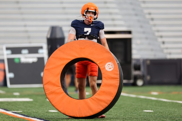 Illinois wide receiver Alexander Capka-Jones runs drills during practice at Memorial Stadium on Aug. 7, 2025, in Champaign. (Armando L. Sanchez/Chicago Tribune)