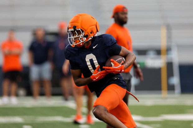 Illinois wide receiver Justin Bowick runs the ball during practice at Memorial Stadium on Aug. 7, 2025, in Champaign. (Armando L. Sanchez/Chicago Tribune)