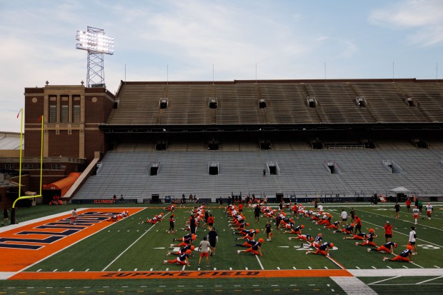 Illinois players stretch on the field during practice at Memorial Stadium on Aug. 7, 2025, in Champaign. (Armando L. Sanchez/Chicago Tribune)