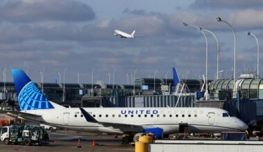 Tech issue pauses departing United Airlines flights nationwide