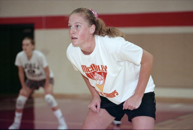 Mother McAuley player Katie Schumacher waits for a serve, Sept. 9, 1994. (John Kringas/Chicago Tribune)