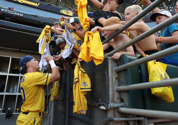 Savannah Bananas player Gae Voorhees signs autographs before a game against the Firefighters on Aug. 15, 2025, at Rate Field. (John J. Kim/Chicago Tribune)
