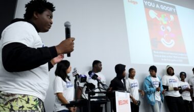 Chicago teens compete in anti-violence social media contest