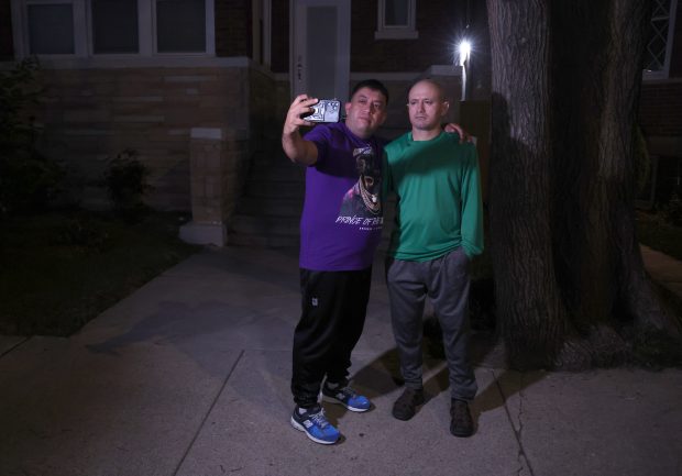 Alfredo Pacheco, left, takes a selfie with his brother, José Gregorio Gonzalez, in Cicero before heading to University of Illinois Hospital for their kidney transplant surgery on Aug. 14, 2025. (Antonio Perez/Chicago Tribune)