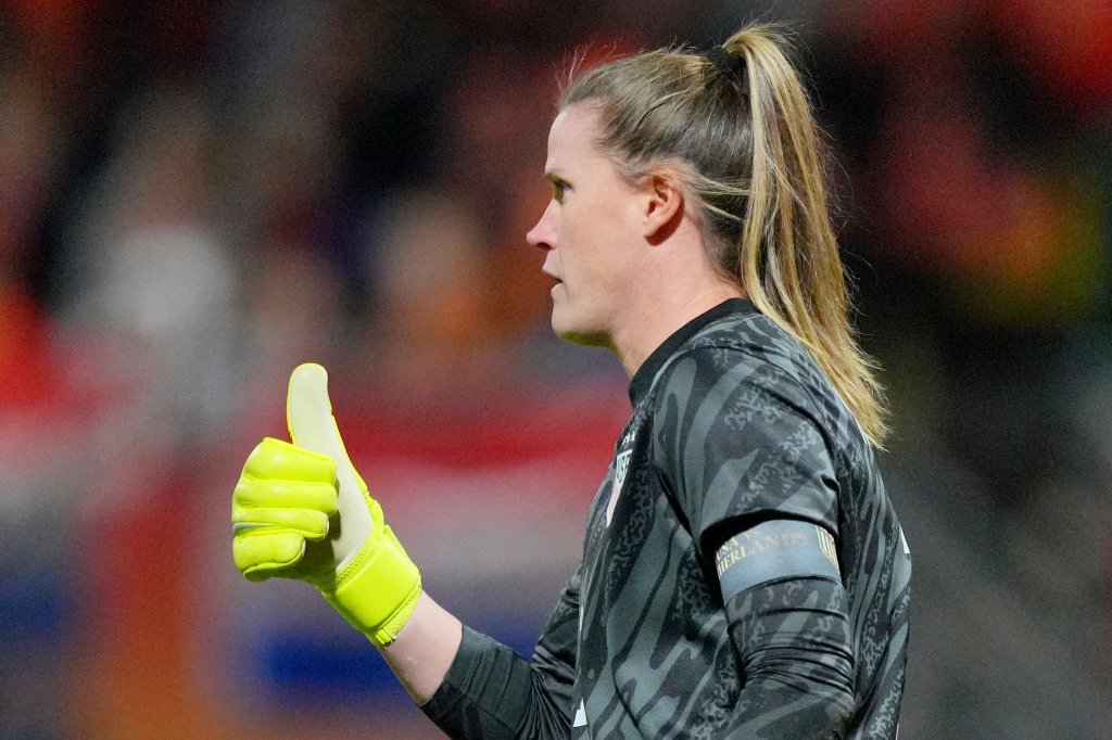 Alyssa Naeher scores her first NWSL goal