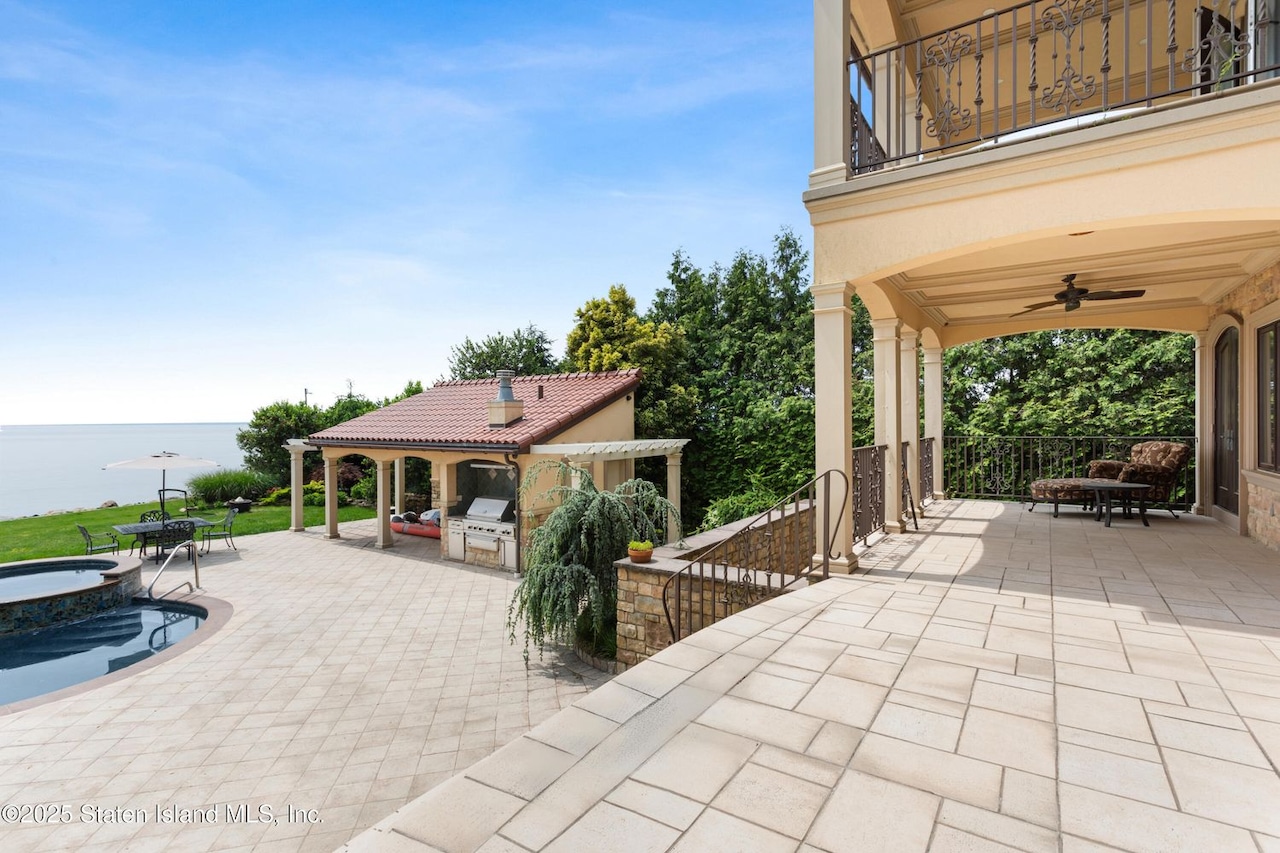 40 Wakefield Road, Eltingville